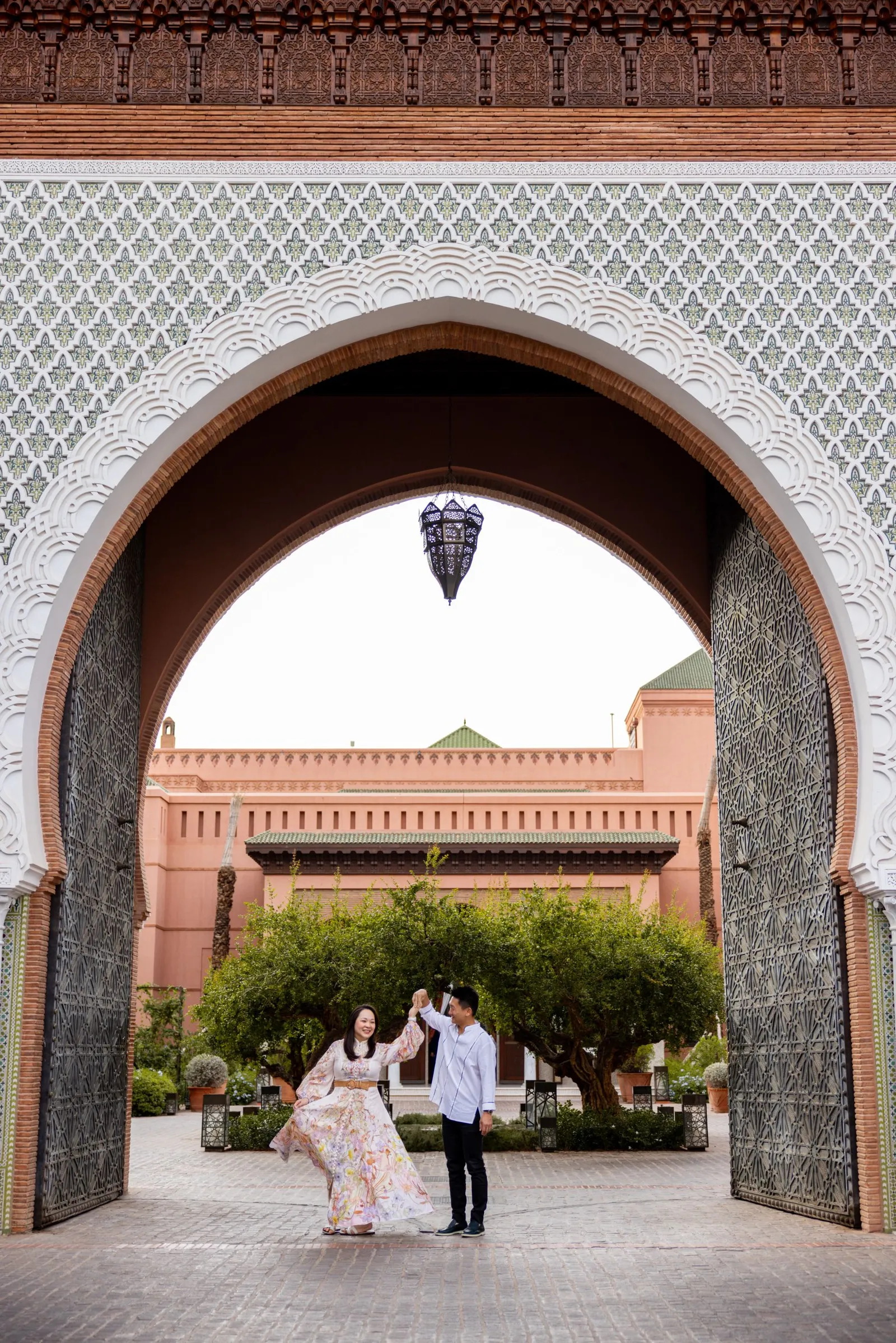 Engagement photoshoot couple Marrakech sunset - couple photoshoot marrakech